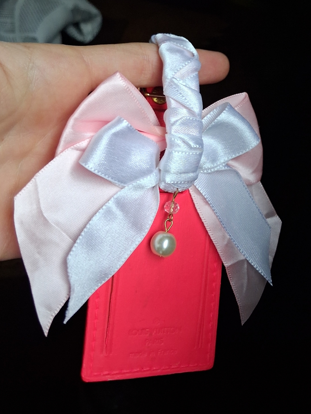 Louis Vuitton Pink Leather Luggage Tag with Pink & White Satin Bow Drop Pearl - Picture 4 of 4